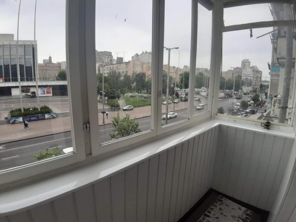 Двухкомнатная Вид На Дворец Украина Kyiv Exterior photo